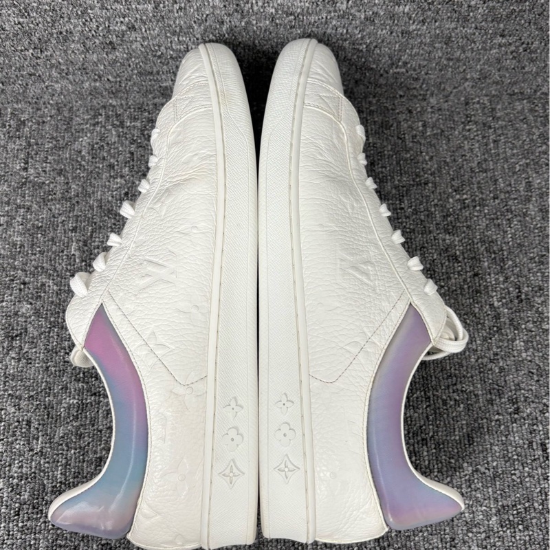 98新 LV 白色皮面老花壓花鐳射板鞋 42碼-5