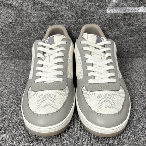 98新 LV路易威登白灰色棋盤格板鞋41碼