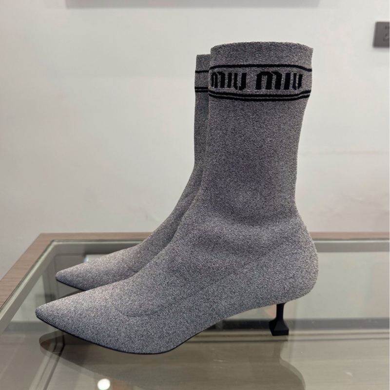 Miumiu 灰色閃粉尖頭字母logo女款針織短靴襪靴 36.5碼  全新專櫃正品-3