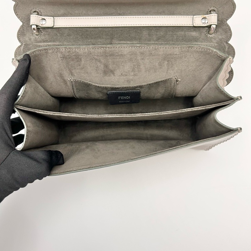 FENDI 銀扣Kan I波浪邊手提斜背包 25*19*11 98新配件塵袋-2