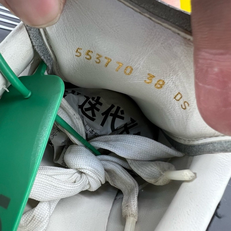 麥昆 黑尾 絨面 size 38 配盒  97新-7