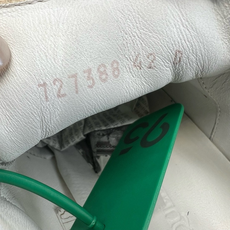 麦昆 纯白 码数 42 原盒 98新-7