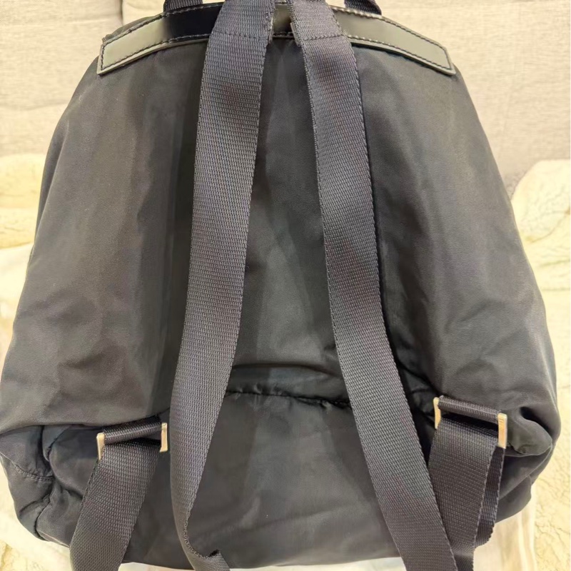 誠可議Prada 黑色雙肩包 尺寸30*16*38 9新微瑕細節私訊詢問-1