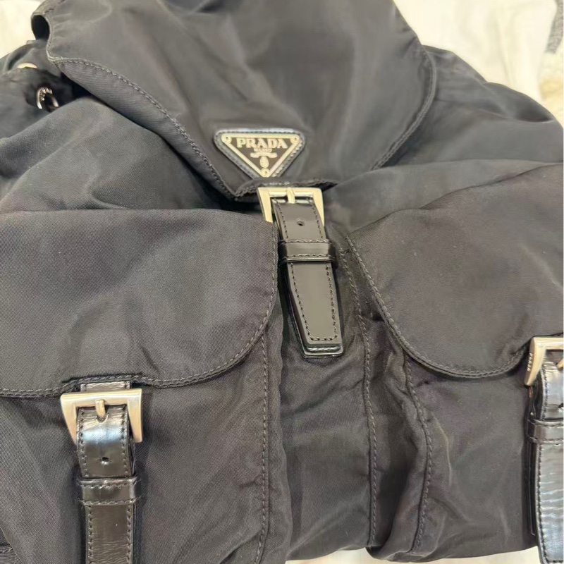 誠可議Prada 黑色雙肩包 尺寸30*16*38 9新微瑕細節私訊詢問-2