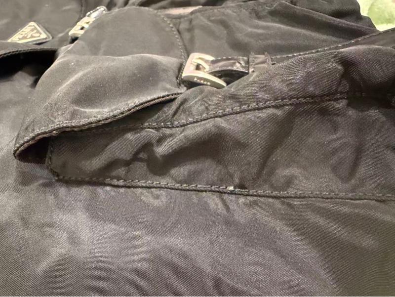 誠可議Prada 黑色雙肩包 尺寸30*16*38 9新微瑕細節私訊詢問-4