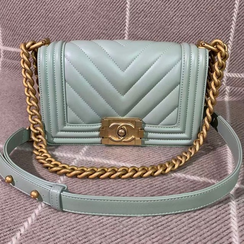 Chanel香奈兒Leboy小號V紋薄荷綠羊皮復古金扣鏈條包，鐳射25開