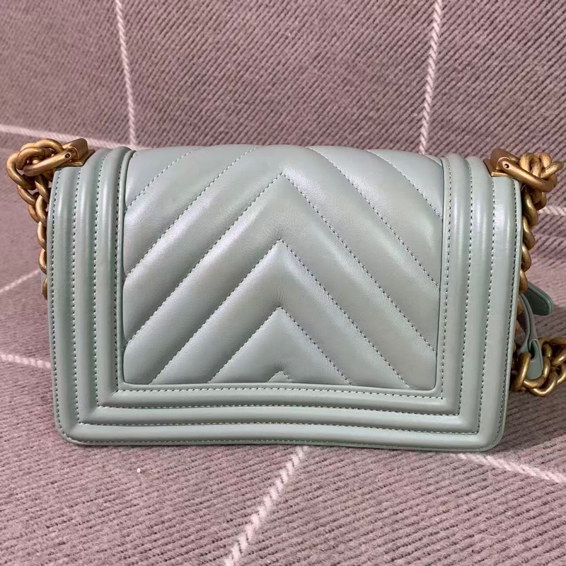 Chanel香奈兒Leboy小號V紋薄荷綠羊皮復古金扣鏈條包，鐳射25開-1