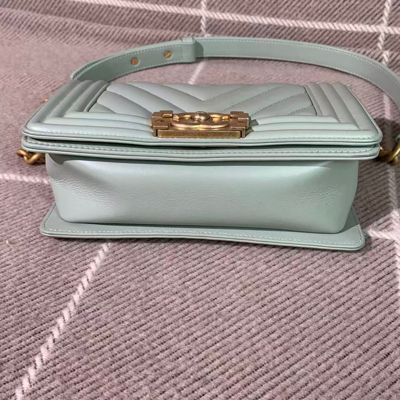 Chanel香奈兒Leboy小號V紋薄荷綠羊皮復古金扣鏈條包，鐳射25開-2