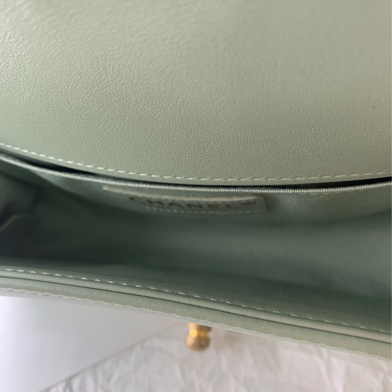Chanel香奈兒Leboy小號V紋薄荷綠羊皮復古金扣鏈條包，鐳射25開-3