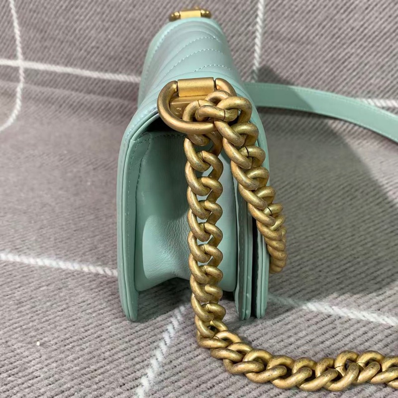 Chanel香奈兒Leboy小號V紋薄荷綠羊皮復古金扣鏈條包，鐳射25開-7
