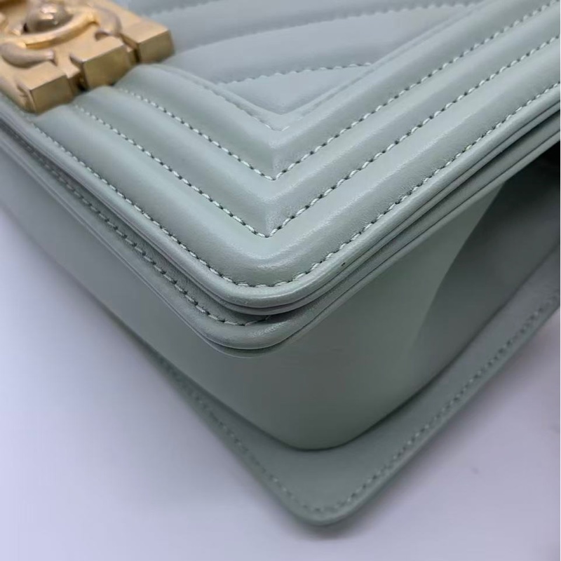 Chanel香奈兒Leboy小號V紋薄荷綠羊皮復古金扣鏈條包，鐳射25開-9