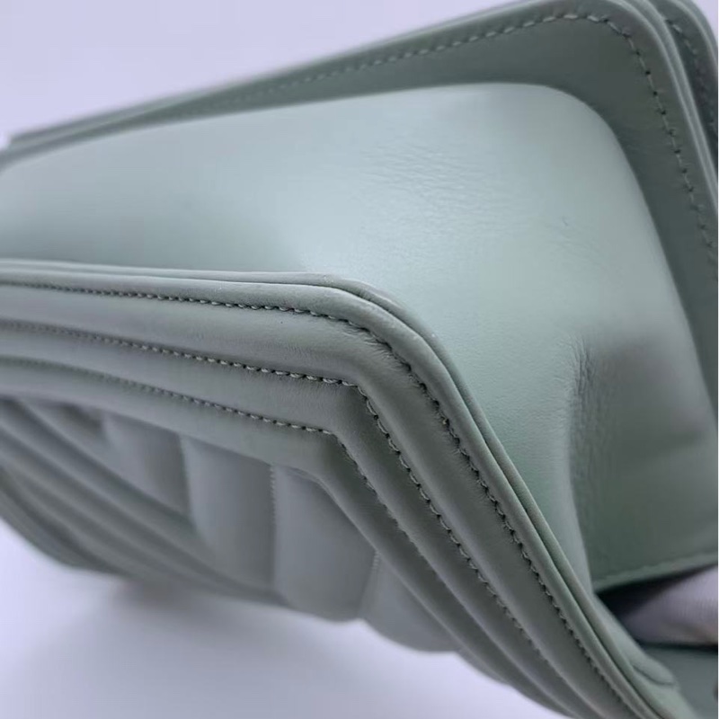 Chanel香奈兒Leboy小號V紋薄荷綠羊皮復古金扣鏈條包，鐳射25開-10