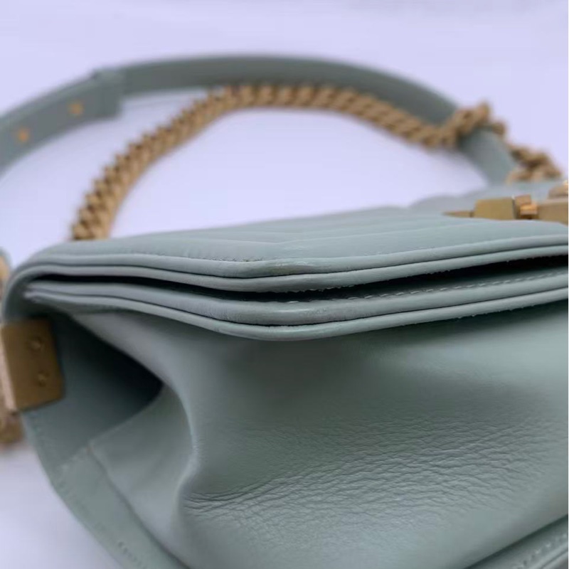 Chanel香奈兒Leboy小號V紋薄荷綠羊皮復古金扣鏈條包，鐳射25開-11