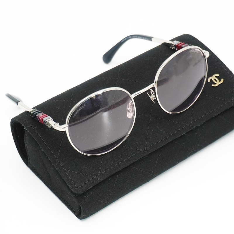 Chanel 銀圓框彩字鏡架太陽眼鏡(銀/粉)-4