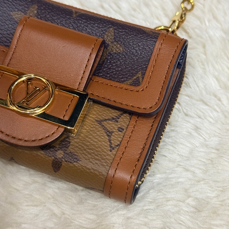 很少見的LV鏈帶斜背錢包 達芙妮 LV的拉鍊錢包出名好用 鈔票只需對折放-3
