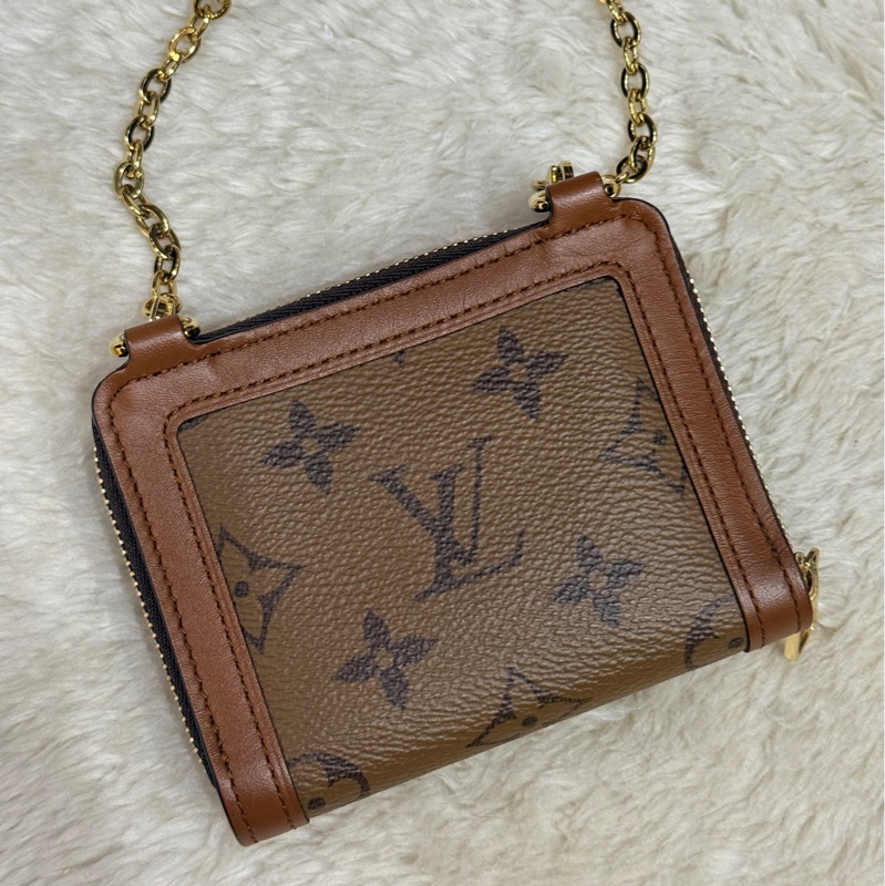 很少見的LV鏈帶斜背錢包 達芙妮 LV的拉鍊錢包出名好用 鈔票只需對折放-12