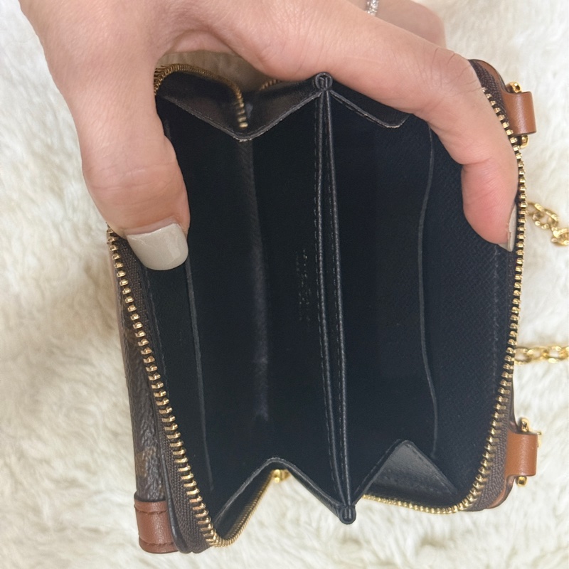 很少見的LV鏈帶斜背錢包 達芙妮 LV的拉鍊錢包出名好用 鈔票只需對折放-13