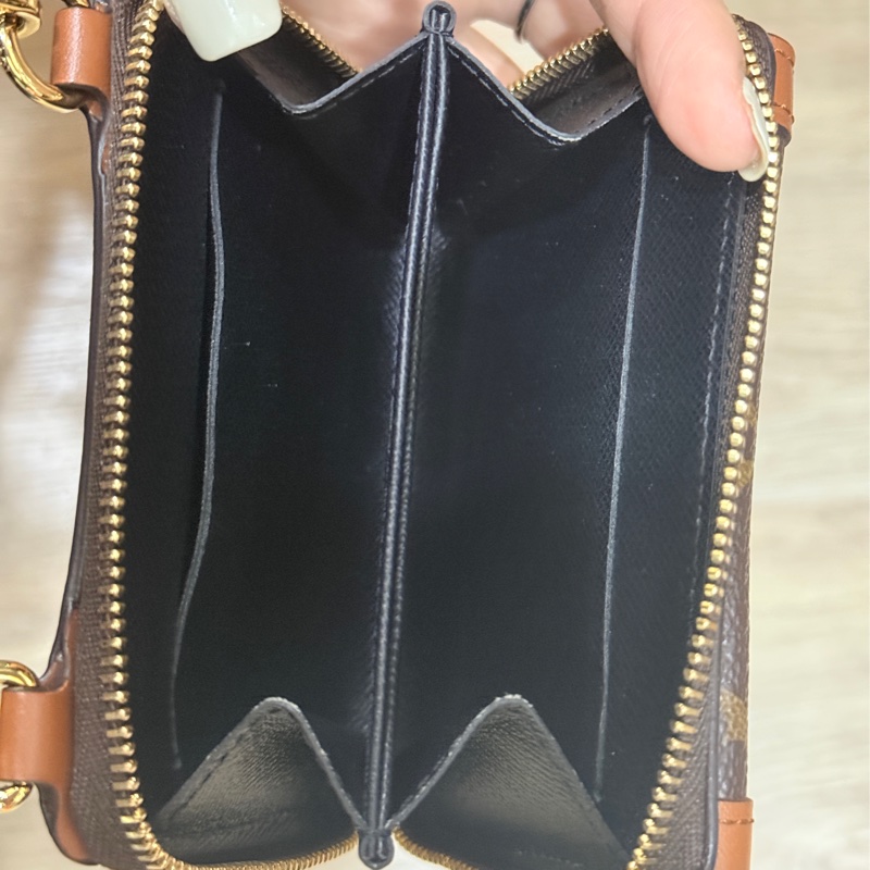 很少見的LV鏈帶斜背錢包 達芙妮 LV的拉鍊錢包出名好用 鈔票只需對折放-18