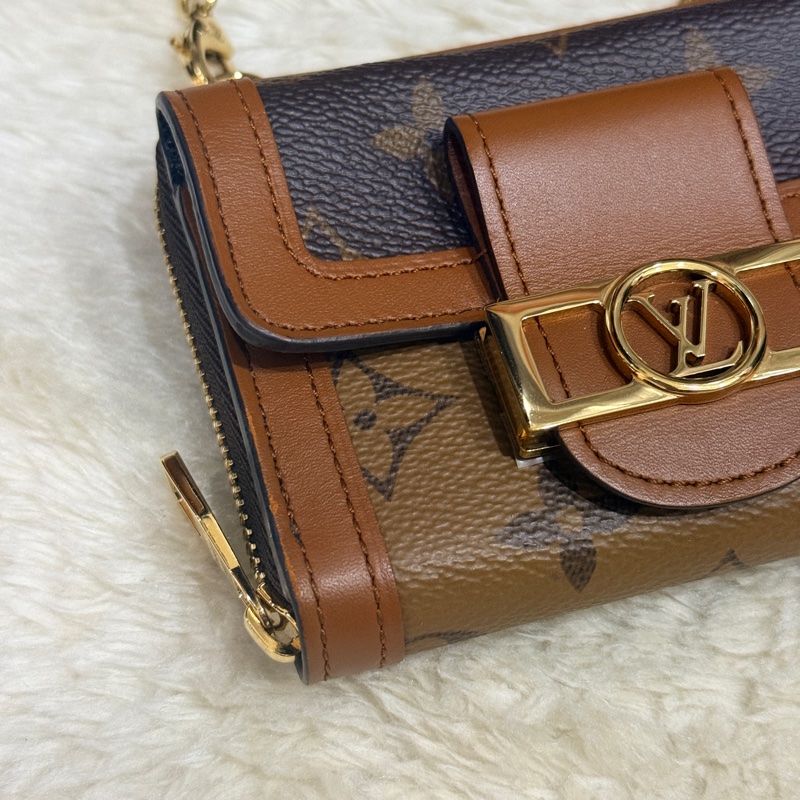 很少見的LV鏈帶斜背錢包 達芙妮 LV的拉鍊錢包出名好用 鈔票只需對折放-21