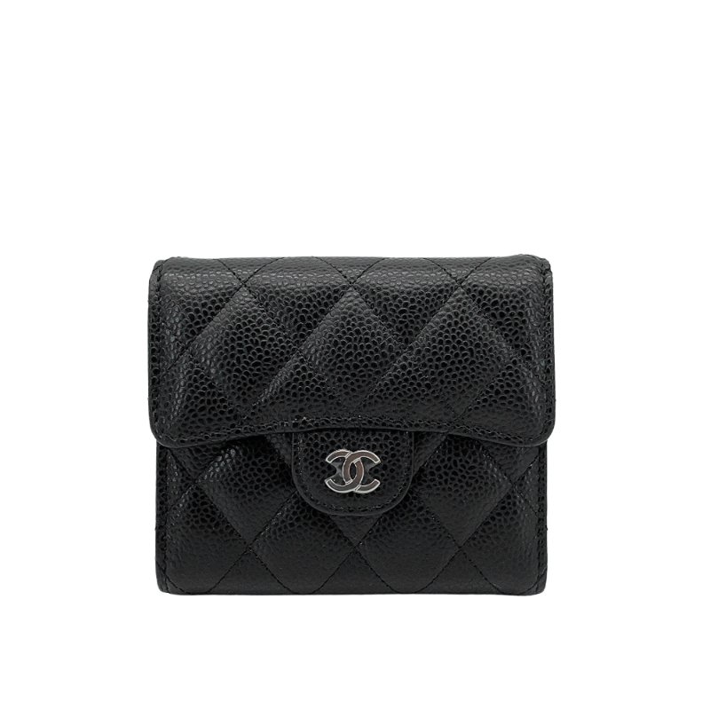 Chanel 展示品 銀雙C粒紋牛皮扣式三折短夾(AP0231-黑)-0