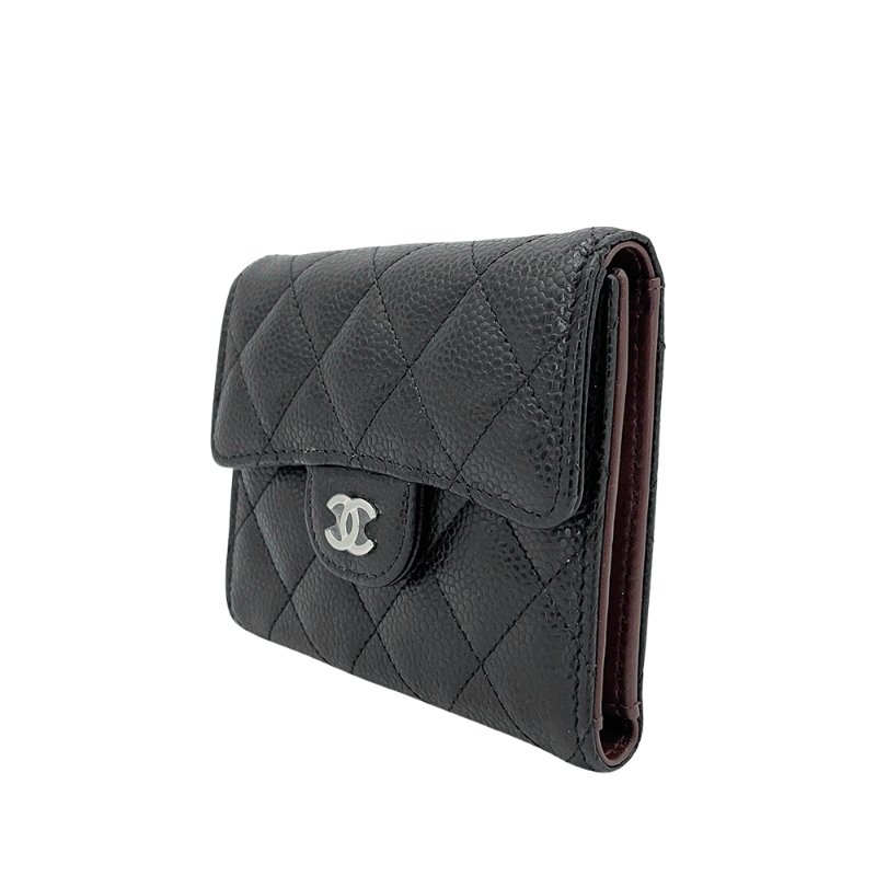 Chanel 展示品 銀雙C粒紋牛皮扣式三折短夾(AP0231-黑)-1