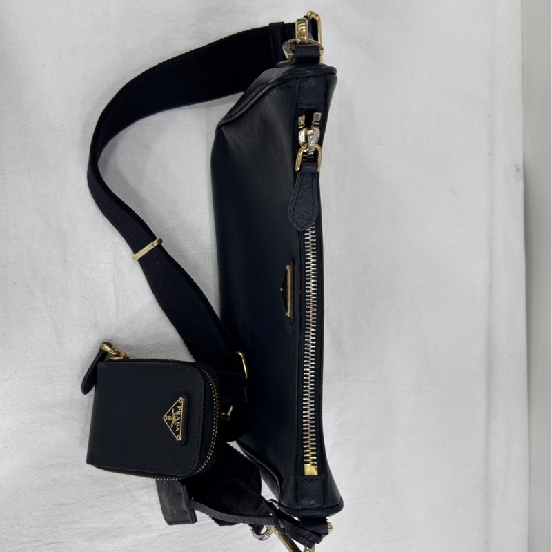 Prada 普拉達 三合一 Hobo 黑金十字紋牛皮肩斜背包 尺寸：22*16cm-6