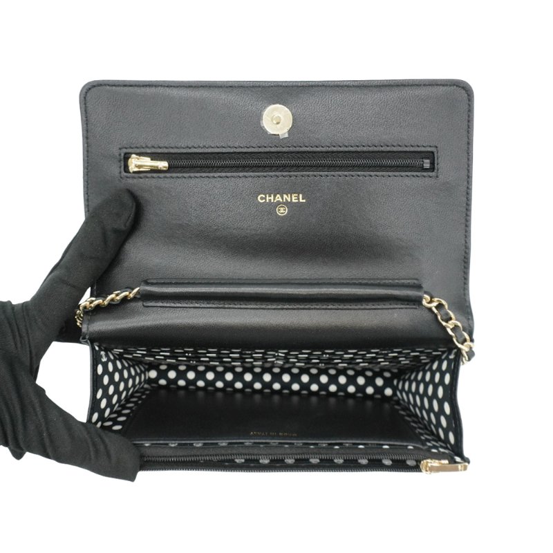 Chanel 展示品 羊皮淡金珍珠釦斜背包Woc(AP3807-黑)-4