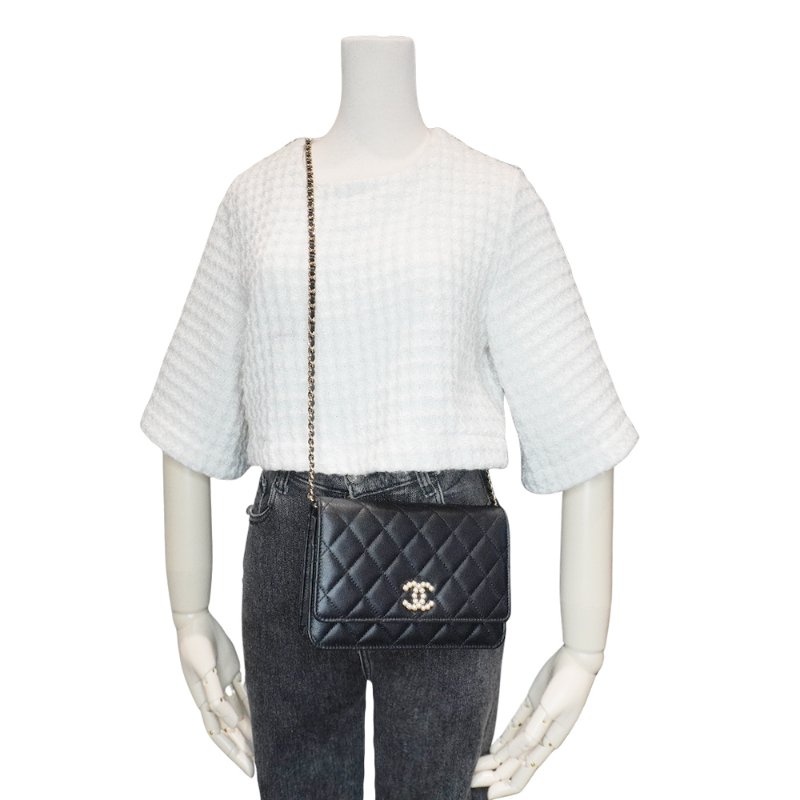 Chanel 展示品 羊皮淡金珍珠釦斜背包Woc(AP3807-黑)-5