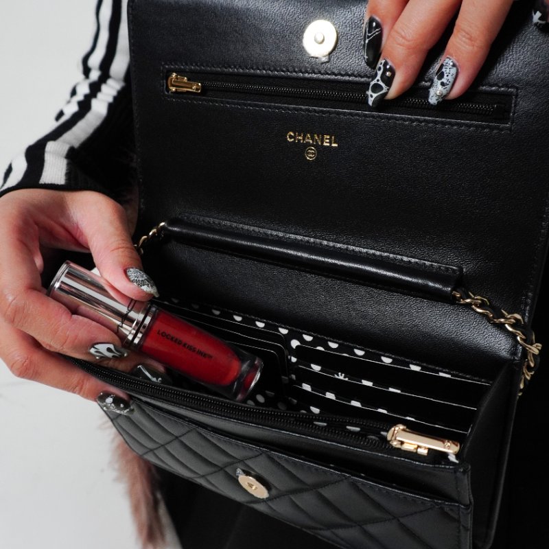 Chanel 展示品 羊皮淡金珍珠釦斜背包Woc(AP3807-黑)-1