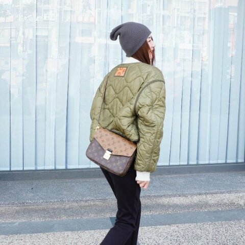 Louis Vuitton 展示品 Pochette Metis 帆布雙拼色斜背郵差包(M44876-咖)