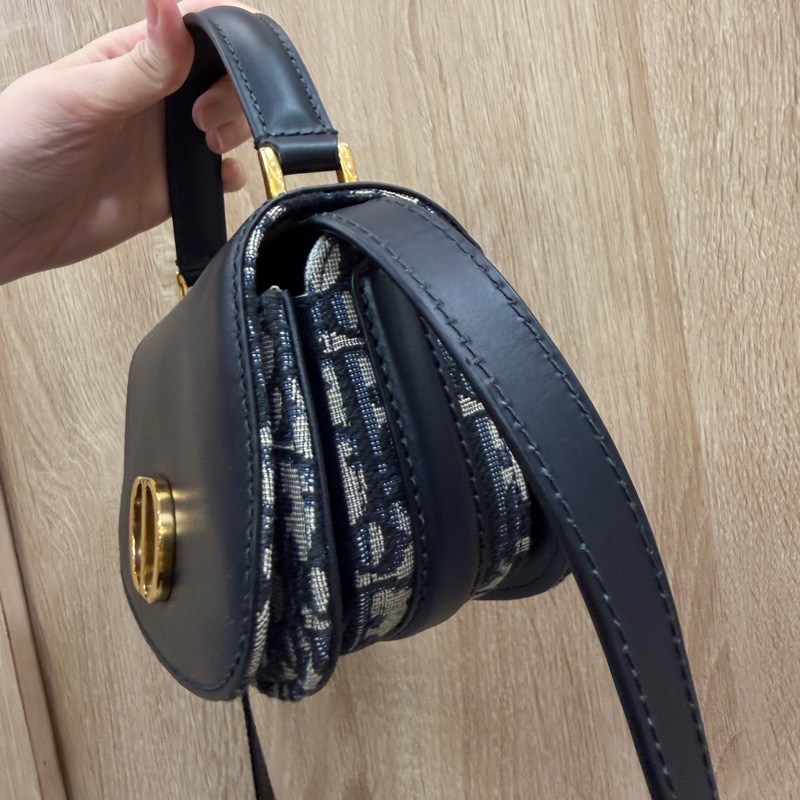 Dior 深藍牛皮金釦Montaigne Avenue小號手提斜背包-2