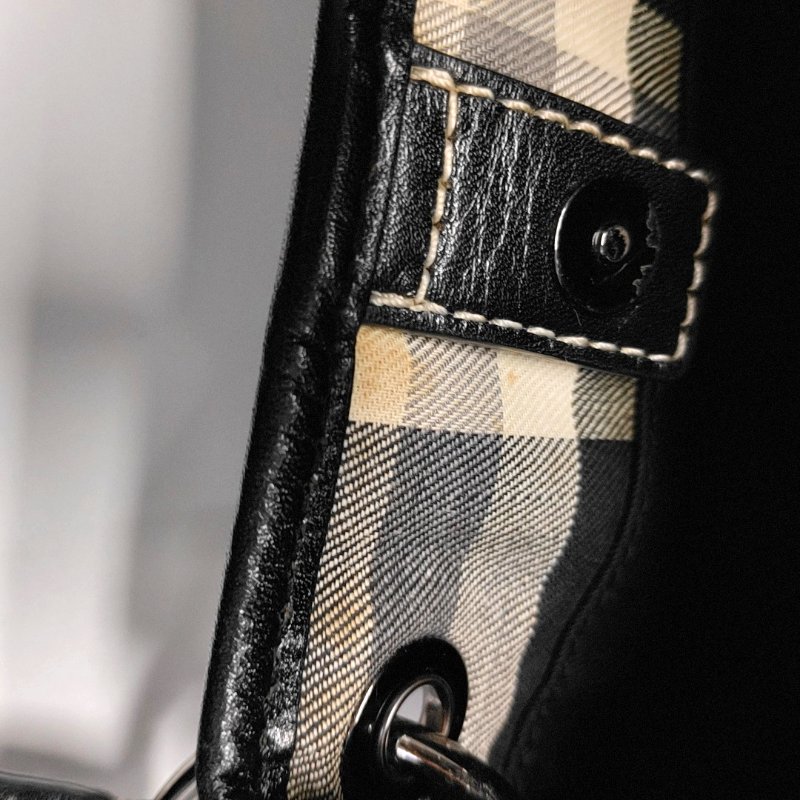 BURBERRY黑色織物手提包銀色五金-18