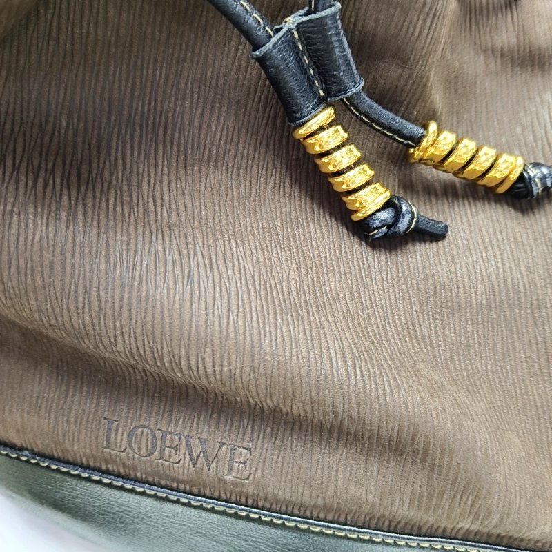 LOEWE水桶包深棕色牛皮壓紋斜挎包金色五金可拆卸肩帶-8