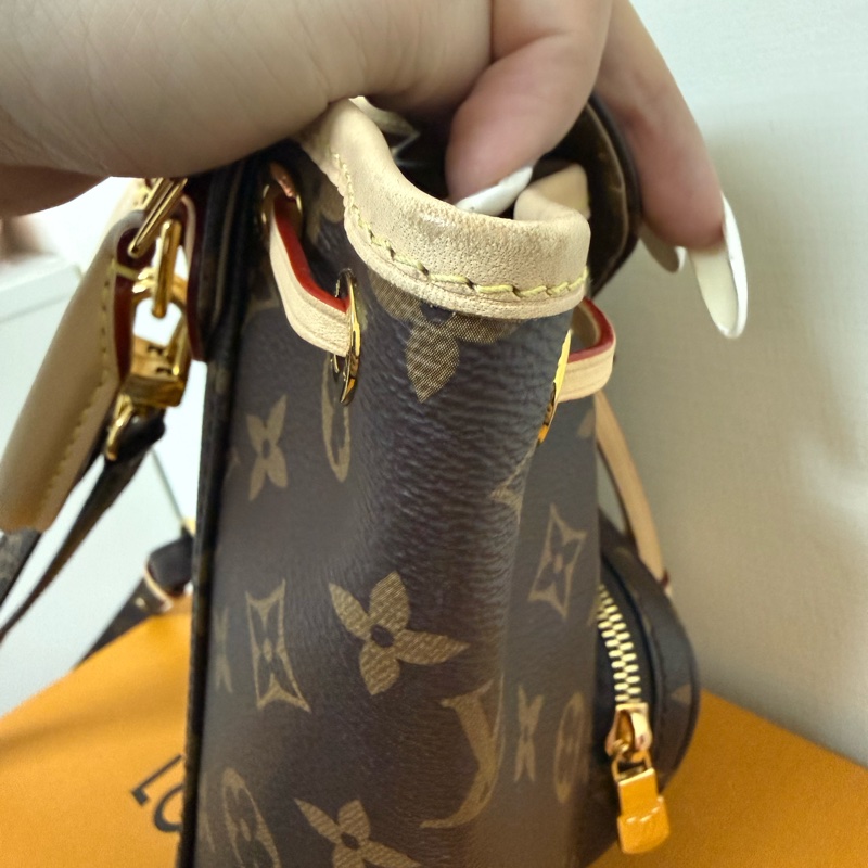 Louis Vuitton montsoyris mini-12