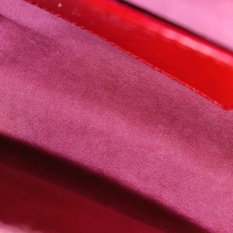 LOUIS VUITTONTWIST 中号红色EPI牛百亿补贴9.5新皮水波纹斜挎包单肩包 银色五金可拆卸肩带-12