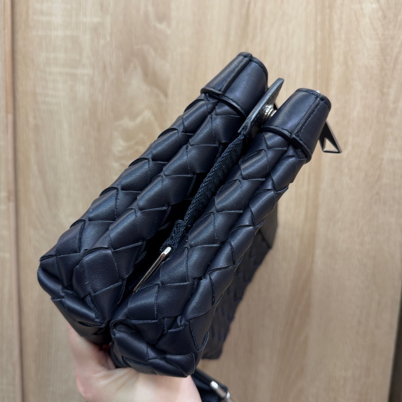 BV 深藍牛皮編織Intrecciato Duo雙層斜背包-3