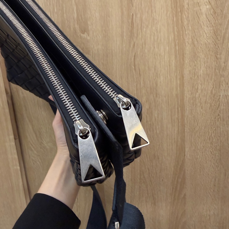 BV 深藍牛皮編織Intrecciato Duo雙層斜背包-10