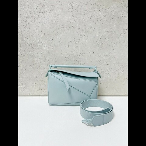 Loewe small puzzle 
冰川藍 小號 幾何包