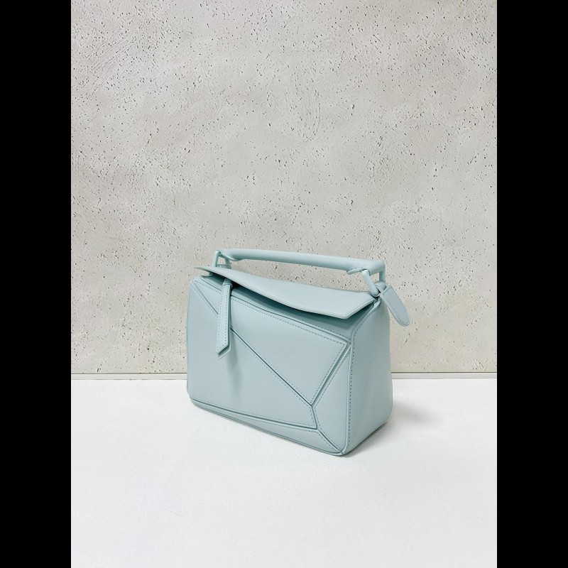 Loewe small puzzle 
冰川藍 小號 幾何包-3