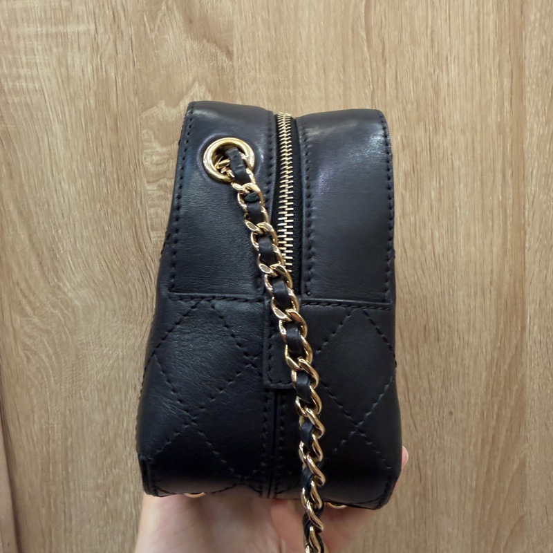 Chanel 黑牛皮雙C皮釦ㄇ拉相機包AS0538-2