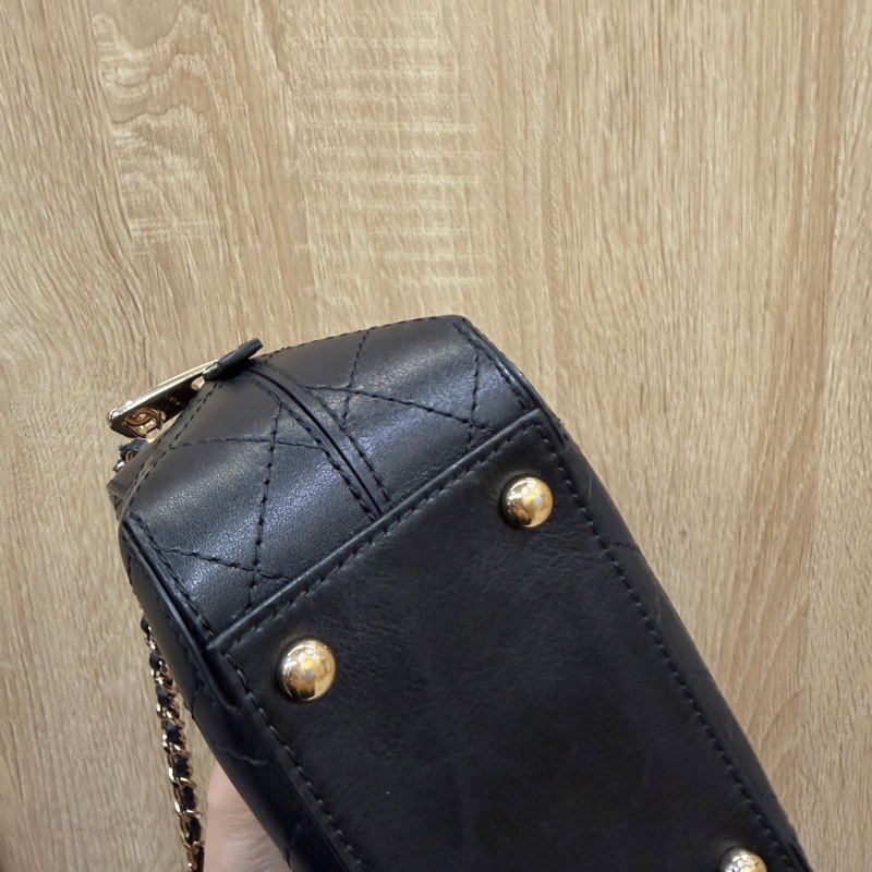 Chanel 黑牛皮雙C皮釦ㄇ拉相機包AS0538-7