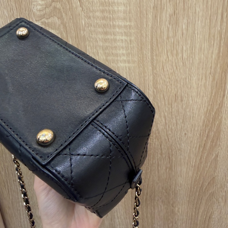 Chanel 黑牛皮雙C皮釦ㄇ拉相機包AS0538-8