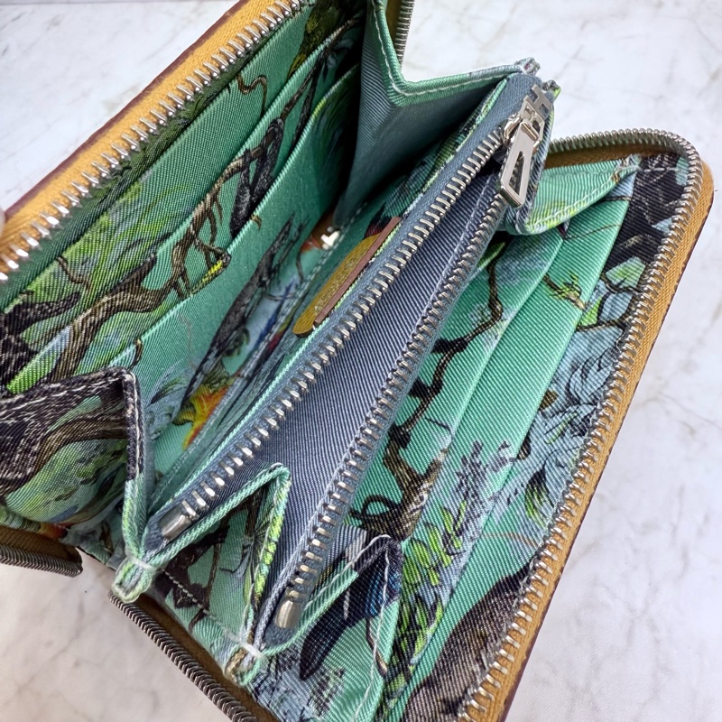 HERMES餅乾色ㄇ拉絲巾短夾/Z-5