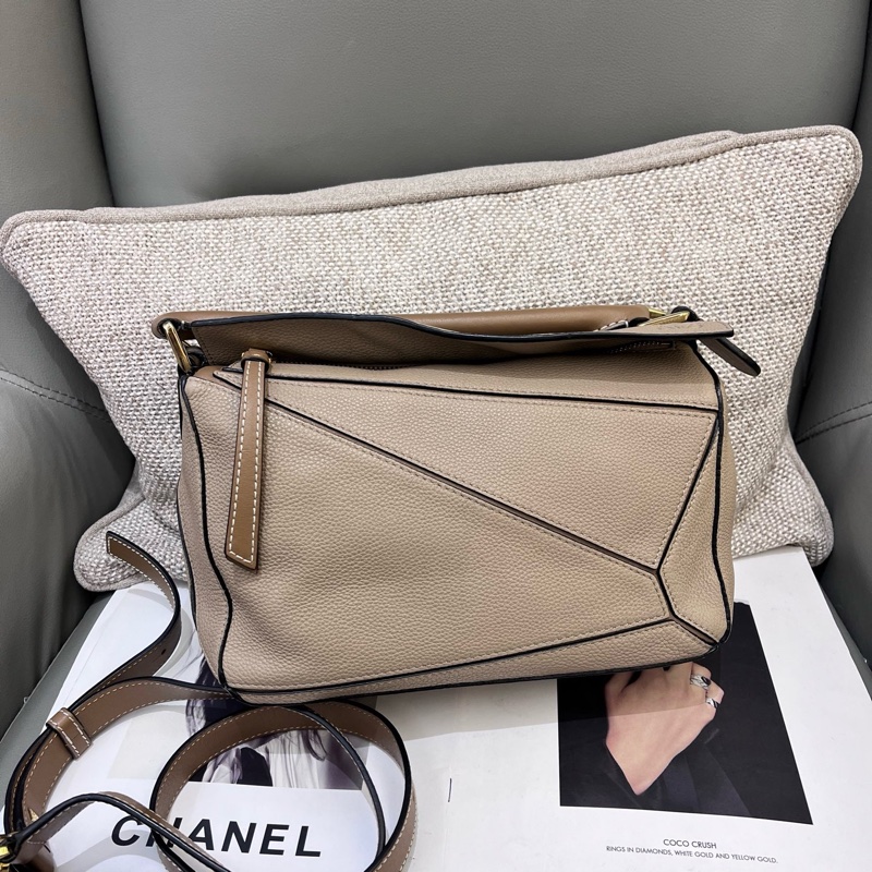 LOEWE沙色系荔枝紋全皮拼色中號 puzzle 幾何包-0