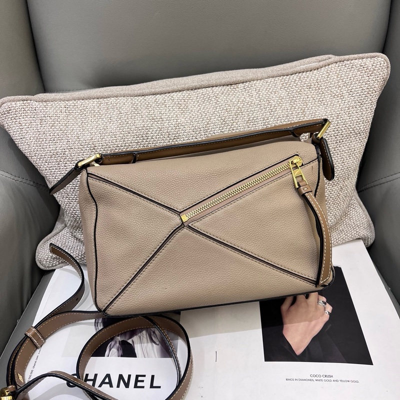 LOEWE沙色系荔枝紋全皮拼色中號 puzzle 幾何包-1