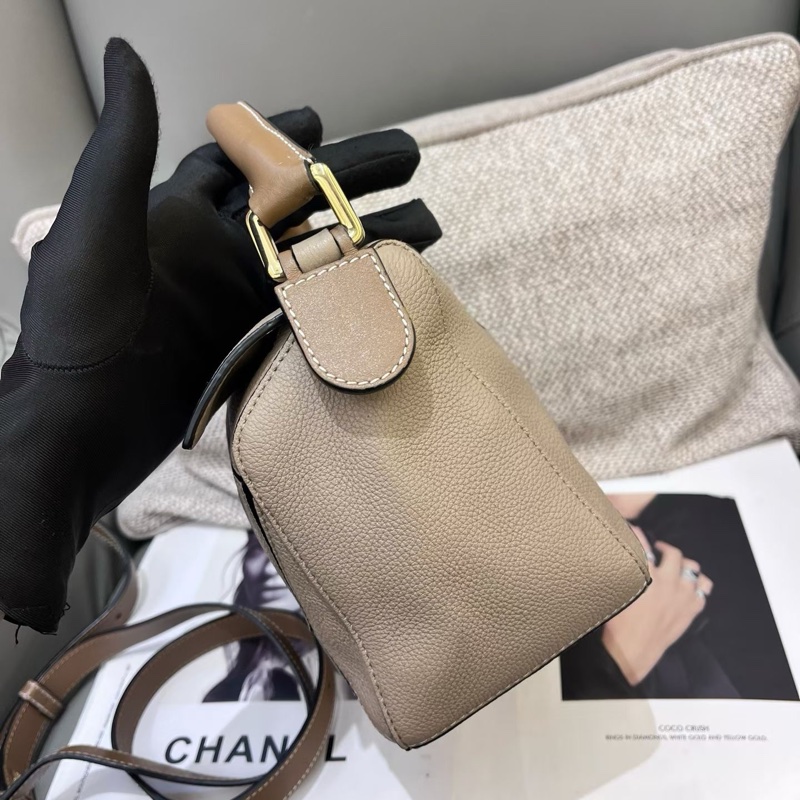 LOEWE沙色系荔枝紋全皮拼色中號 puzzle 幾何包-2