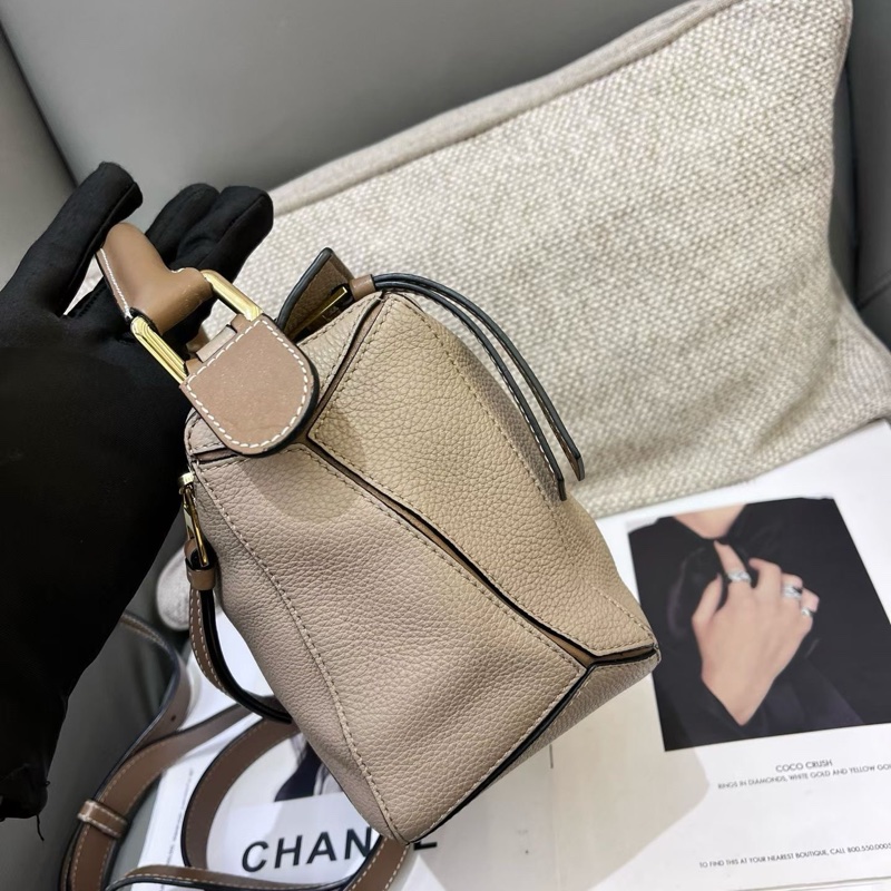 LOEWE沙色系荔枝紋全皮拼色中號 puzzle 幾何包-3