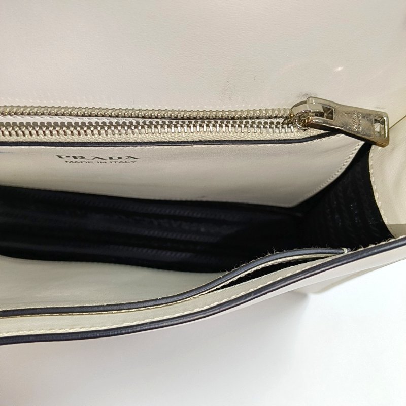 PRADA Elektra白色牛皮鉚釘單肩包斜挎包銀色五金可拆卸肩帶-6