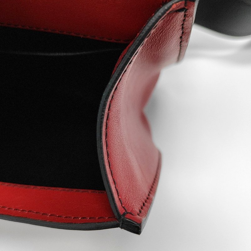 PRADA酒紅色牛皮十字紋單肩包斜挎包金色五金可拆卸肩帶-17