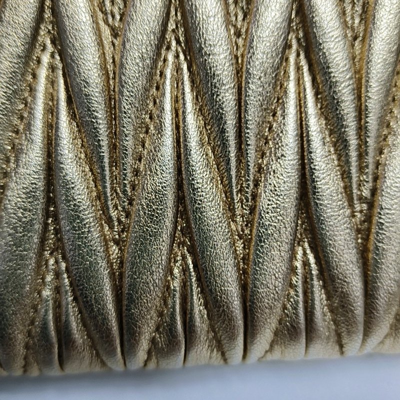 Miu Miu金色牛皮錢包金色五金 9.8新-10